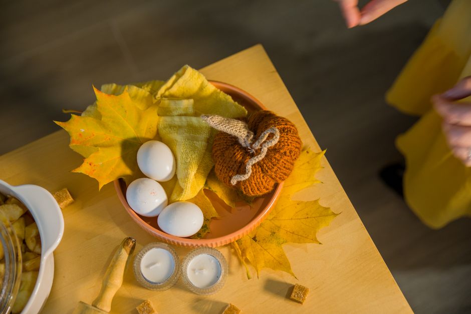 Eikenhouten tafel met warme herfsttinten. Eikenhouten tafel met warme herfsttinten.